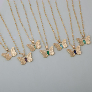 Collar con colgante de mariposa tallada chapado en oro - Amatista tallada en forma de pera, piedra de nacimiento de febrero - Amuleto llamativo estilo bohemio para llevar en capas, regalo para ella - Product Image 5