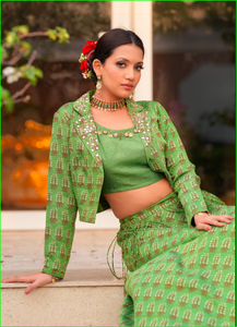 Conjunto de Chaqueta y Lehenga Verde Tota Fusion - Product Image 3