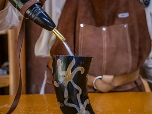 Correa de Cuero de Color Natural con Polvo de Cuerno de Búfalo Ecológico Hecho a Mano por ILAHI, Arte Rústico Folclórico, Feng Shui, Coleccionable para el Hogar - Product Image 2