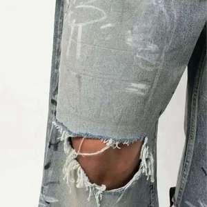 Pantalones Cortos Bermuda de Mezclilla Rasgados de Cintura Alta para Hombre con Estampado de Letras Dibujadas a Mano, Cierre de Botones, Estilo Urbano, de Lona de Algodón - Product Image 6