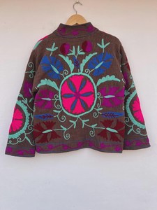 Chaqueta Bordada Suzani Hecha a Mano para Mujer, Mezcla de Algodón y Lana Marrón de Primera Calidad, Estilo Bohemio Vintage, Abrigo Tradicional Cachemirí - Product Image 2