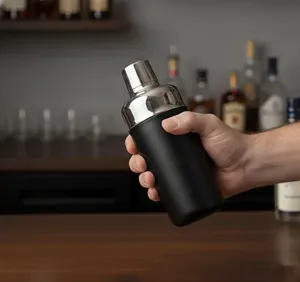 Ensemble de shaker à cocktails en acier inoxydable noir mat avec passoire intégrée pour la préparation de boissons, accessoires de bar professionnels - Product Image 1