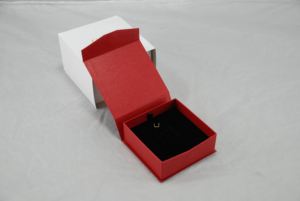 Boîte à bijoux rectangulaire avec design de rose en feuille d'or, finition en papier artistique décoratif, 88x90x35mm - Product Image 3