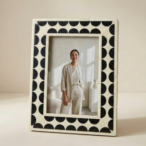 Cadre photo en os incrusté, artisanal, léger, design créatif et élégant, détails géométriques, pour intérieurs modernes et contemporains - Product Image 2