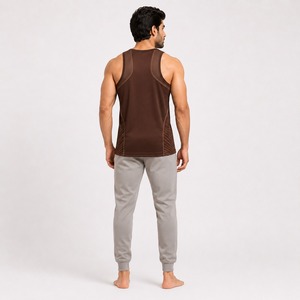 Camiseta sin mangas cómoda para hombre, hecha con materiales ligeros que brindan comodidad transpirable y movimiento sin restricciones durante todo el día. - Product Image 2
