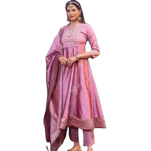 El último diseñador Banarasi seda bordado secuencia mano trabajo Anarkali Vestido por Fab Zone - Product Image 1