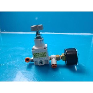 Régulateur de pression de précision SMC LAM 772-082235-003 IR1020-DUN00211, utilisé comme pièce détachée pour équipement semi-conducteur d'occasion - Product Image 1
