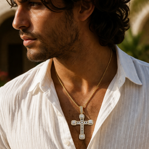 Colgante de Cruz Sagrada con Incrustaciones de Diamantes en Oro Amarillo de 14K |   Collar con Colgante Religioso con Corte Redondo y Pavé, Joyería Fina para Hombre, Regalo - Product Image 1