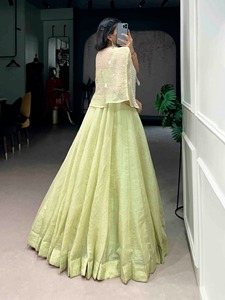 Lehenga brodé avec des détails en sequins et broderies, confectionné dans un tissu Allnen Crush doux, accompagné d'un chemisier et d'un koti. - Product Image 2