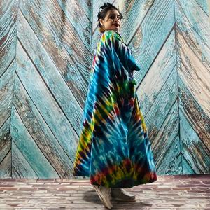 Kimono long en tissu rayonne tie-dye, style bohème, pour femme, idéal pour la plage, les vacances d'été, comme cache-maillot ou tenue de resort sexy, disponible en grandes tailles - Product Image 4