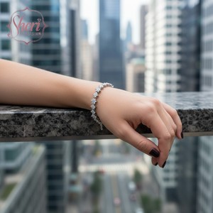 [เครื่องประดับเชอรี] สร้อยข้อมือรูปดอกไม้ประดับเพชรธรรมชาติ 100% ทองคำแท้ 18K สี GH ระดับความสะอาด SI1-2 - Product Image 4