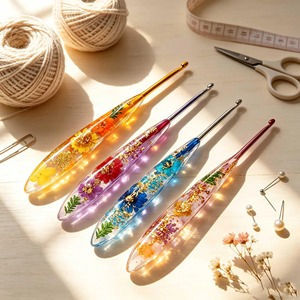 Crochets à Résine avec Fleurs et Verdure Intégrées – Outils Artistiques Faits Main pour Tricot et Couture – Prise en Main Confortable – Pièce d'Art à Collectionner - Product Image 4