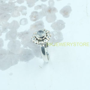 Anillo Bohemio Floral Hecho a Mano de Plata de Ley 925 con Piedra Lunar Arcoíris Natural para Mujer, Proveedor Mayorista de Joyería Vintage - Product Image 3