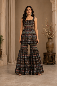 Abaya de satén Malai para mujer, vestido cómodo y modesto con estilo clásico inspirado. - Product Image 3