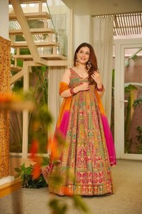 Robe Anarkali en Soie Organza Multicolore à Imprimé Numérique, Col en V, Jupe Ample, Bordure en Dentelle, Élégante, Traditionnelle, pour Fêtes et Festivals - Product Image 6