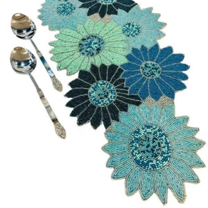 Elegantes Caminos de Mesa Bordados a Mano con Cuentas de Semillas, Precio al por Mayor, Camino de Mesa Personalizado con Cuentas de Semillas, Diseño Floral Bordado - Product Image 1