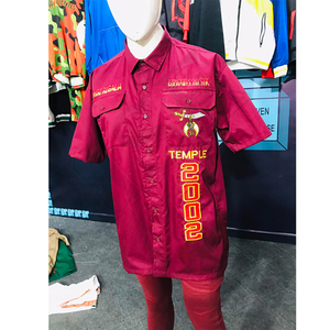 Chemise rouge personnalisée Shriners – Insigne maçonnique brodé « I Am Our Mystic Temple 2002 » - Product Image 1