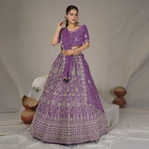 Lehenga Choli Brillante con Bordado Detallado, Falda Larga con Vuelo, Blusa Ajustada y Dupatta para Diwali y Fiestas en la Playa - Product Image 2