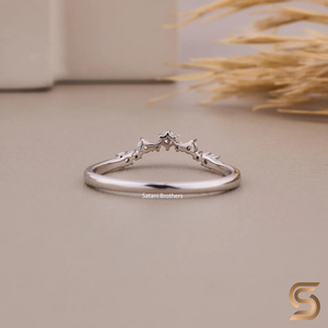 Anillo Minimalista de Moissanita Curvado con Diamantes de 1.10mm, 1.70mm, 2.00mm, Corte Redondo, Tipo Cluster, para Boda, Color D, VVS1, Oro Sólido de 18K - Product Image 6