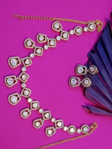 Conjunto de Collar y Pendientes de Plata Chapada en Oro con Piedra Polki, Corte de Pera Geométrico, Estilo Clásico para Boda, Joyas Amaira - Product Image 3