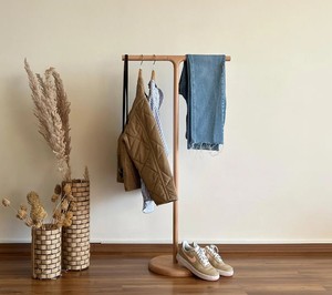 Porte-manteau minimaliste en bois sur pied avec 2 crochets, design moderne pour l'entrée et l'ameublement de la maison - Product Image 4
