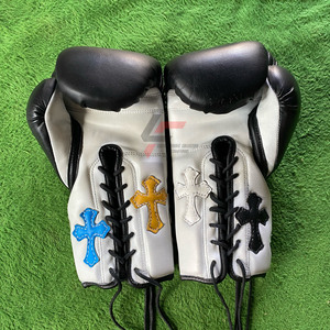 Gants de boxe professionnels en cuir de vachette de qualité supérieure, fabriqués sur mesure, avec croix chrétienne élégante, pour le sparring - Product Image 4