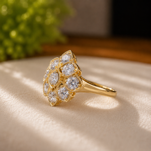 Anillo de Compromiso de Oro Amarillo de 14K con Diamante Redondo Brillante y Moissanita en Bisel para Mujer - Product Image 5