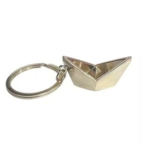 Porte-clés en laiton avec anneau métallique, pendentif gravé, accessoire souvenir classique - Product Image 2