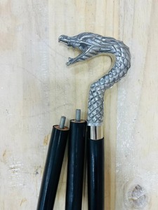 Bastón de Madera Pulida Hecho a Mano con Empuñadura de Cabeza de Serpiente de Latón Plateado Estilo Victoriano para Halloween y el Día de la Madre - Product Image 3