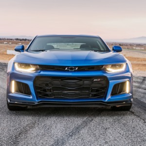 Vente flash Chevrolet Camaro ZL1 Voiture de sport haute performance Qualité supérieure Plastique Exportation directe d'usine Prêt à être expédié dans le monde entier - Product Image 5