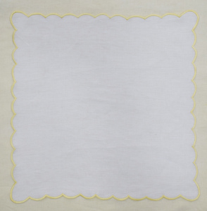 Serviette de table élégante et luxueuse en lin fait main avec bord festonné et bordure brodée, écologique, pour table de mariage - Product Image 5