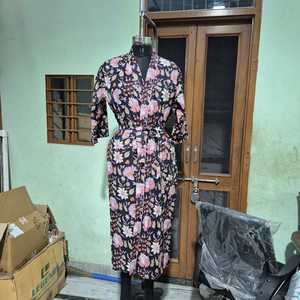 Bata de dormir de verano para mujer con estampado floral, 100% algodón satinado, manga larga, largo completo, cintura con cordón, estilo túnica frontal - Product Image 1