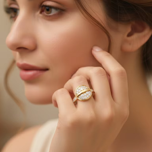 Bague élégante en or avec motif géométrique circulaire moderne, bijou minimaliste pour mariage ou anniversaire, cadeau idéal - Product Image 1