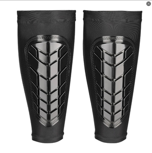 Protège-tibias de football rembourrés avec manchons de compression pour hommes, femmes et jeunes - Product Image 1
