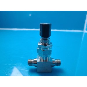 Válvula de Diafragma de Ultra Alta Pureza FUJIKIN 76463, Usada como Pieza de Repuesto para Equipos de Semiconductores Legacy - Product Image 1