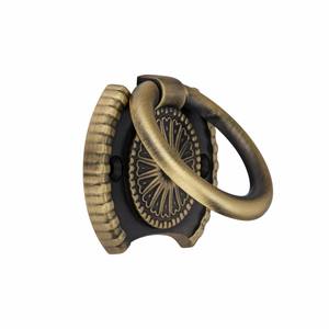 Poignée de porte luxueuse qui ajoute du caractère à chaque entrée, en métal parfaitement poli qui dégage sophistication et qualité. - Product Image 2