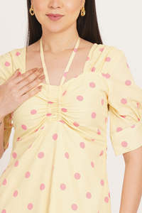 Robe midi jaune à pois avec manches bouffantes, col croisé, froncée, coupe trapèze ample, tenue décontractée d'été pour femme - Product Image 6