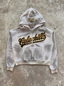 Sweat à capuche zippé court personnalisé pour femme, coupe oversize, effet délavé à l'acide, vintage, avec patch brodé en chenille et en molleton vieilli - Product Image 1