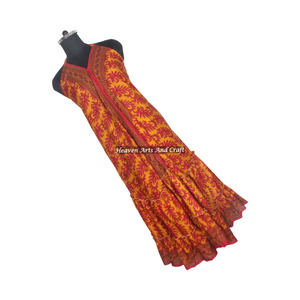Sari / Saree / Shari, vêtements indiens et pakistanais, provenant d'Inde, style hippie bohème, sari en soie vintage fait main indien, très vendu - Product Image 1