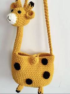 Bolso Bandolera de Mujer con Estampado de Jirafa en Crochet, con Cierre de Cremallera y Broche - Product Image 1