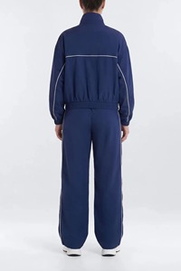 Conjunto Impermeable Personalizado para Mujer: Chaqueta Oversize con Cremallera y Pantalones Deportivos de Hombro Caído para Actividades al Aire Libre - Product Image 4