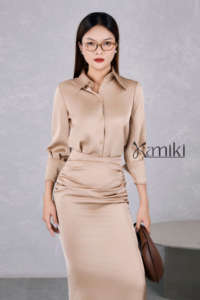 Nuevo Conjunto de Dos Piezas de Seda KS31: Falda Larga de Satén y Blusa de Seda con Cuello Vuelto Liso para Mujer, Estilo Vietnamita con Detalle Fruncido - Product Image 3
