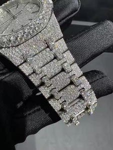 Reloj de cuarzo con diamantes de imitación Moissanite Diamond Glow Tide para hombre, elegante, de lujo, con un aspecto elegante y una construcción robusta. - Product Image 2