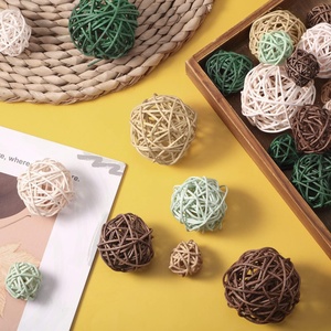 Boules en rotin multicolores à prix avantageux, accessoires de Noël, boules tissées à la main pour la décoration - Product Image 6