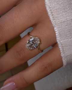 Anillo de compromiso de diamante cultivado en laboratorio de 2.5 quilates, corte ovalado escalonado, clásico, ondulado y curvo, al por mayor, bandas modernas de oro macizo de 14k y 18k para mujer - Product Image 6