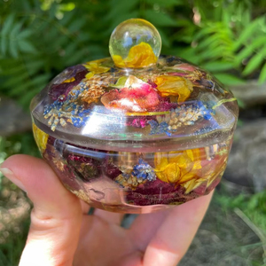 Caja de joyería de resina floral en forma de corazón, organizador de joyas único, caja de joyería artesanal, caja de almacenamiento de joyas hecha a mano, caja de resina epoxi - Product Image 1