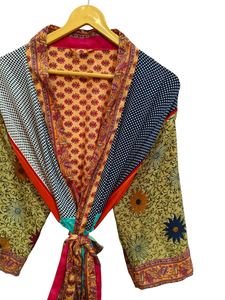 Robe longue kimono en soie Bridel, patchwork, pour couvrir le bikini, vêtement de nuit, kimono en sari indien vintage recyclé fait main - Product Image 3