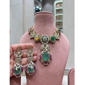 Magnifique ensemble collier et boucles d'oreilles en laiton plaqué or de qualité supérieure avec moissanite pour femme, collection pour mariage et soirée - Product Image 1