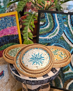 Plateau en rotin rustique avec incrustation de nacre, motif feuille tropicale personnalisé, plateau de service charmant, décoration de maison de style côtier - Product Image 4