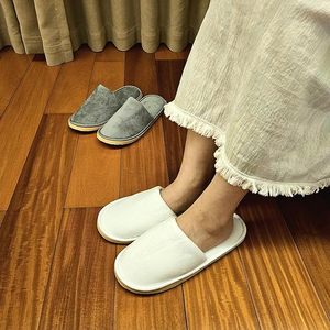Chaussons jetables écologiques 2026 – Chaussons d'hôtel économiques en coton à bout ouvert – Chaussons d'invité rouges écologiques - Product Image 5